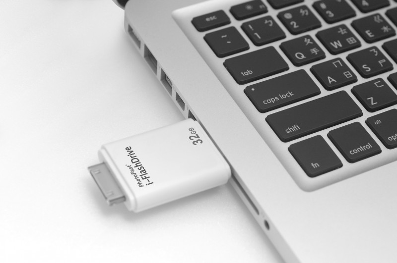 Photofast|PhotoFast i-FlashDrive (PF-IFD)|株式会社ZAURUS Photofast|PhotoFast i-FlashDrive (PF-IFD)|株式会社ZAURUS